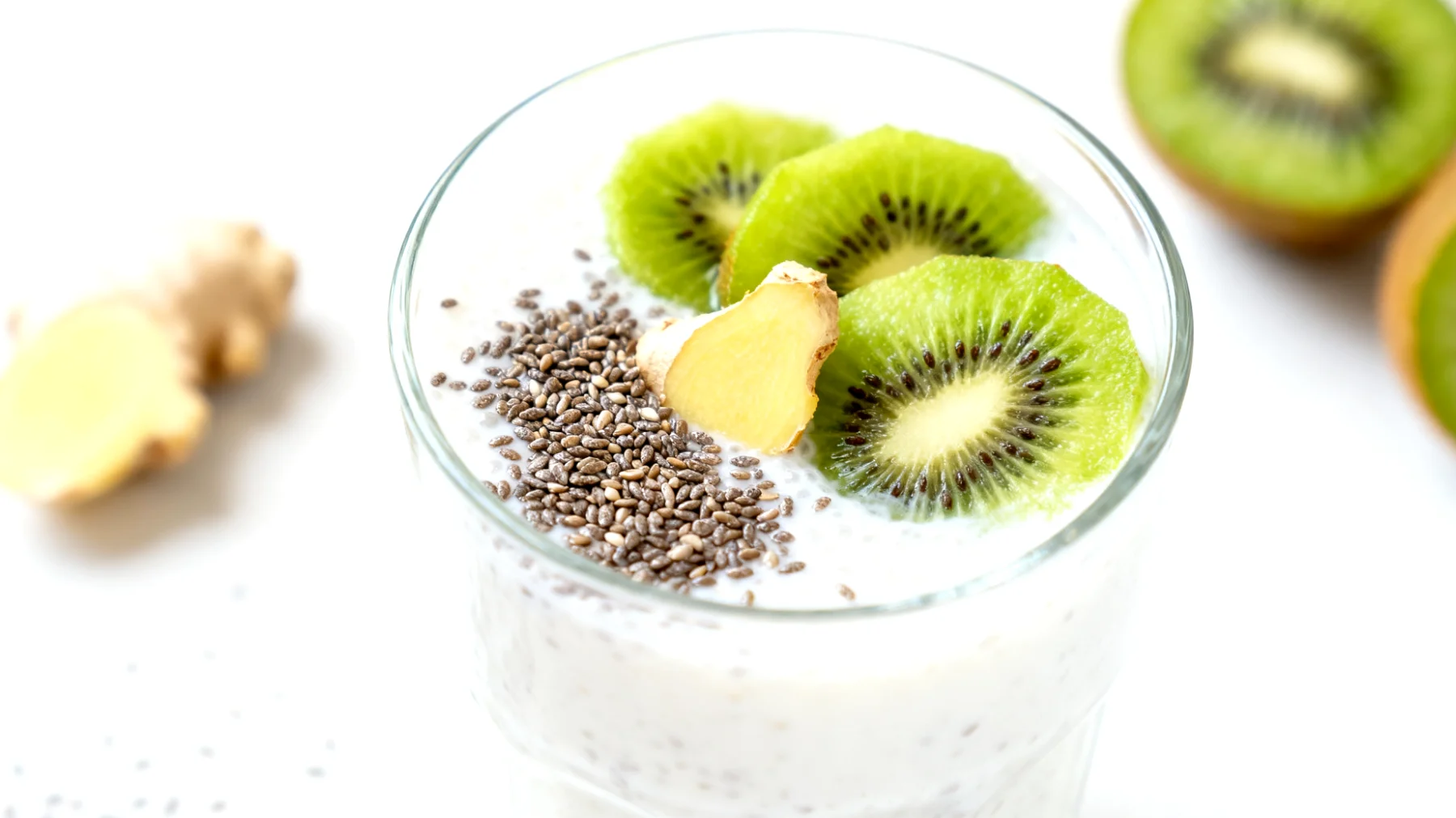 Kefir-Smoothie mit Leinsamen, Kiwi und Ingwer"