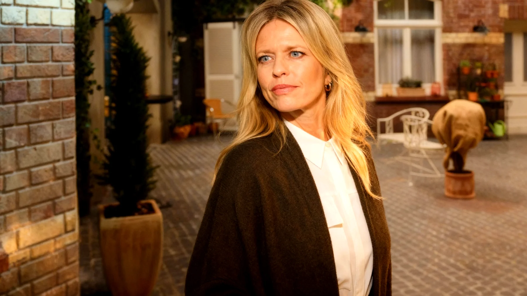 Unter uns2025-12-17T16:57:04.678Z"